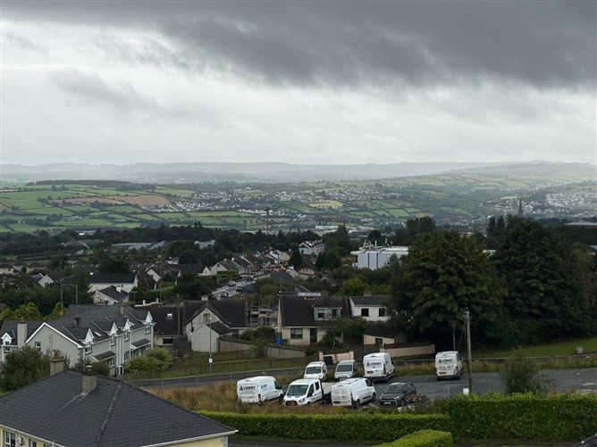 7 Orán Hill, Letterkenny, Donegal