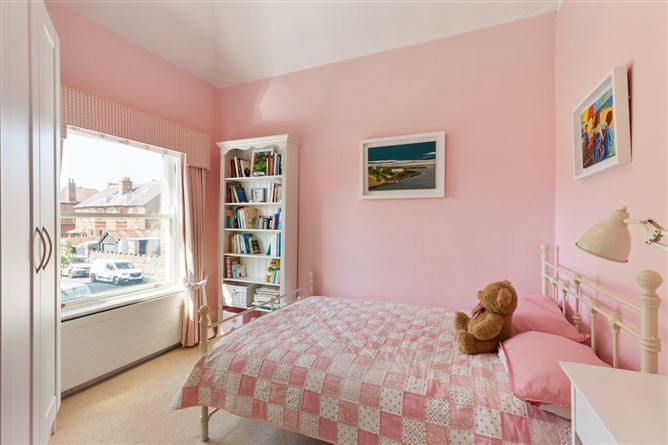 https://photos-a.propertyimages.ie/media/5/5/3/5003355/c57aaf1d-6a4f-46c7-9745-45f1d5d3160d_l.jpg