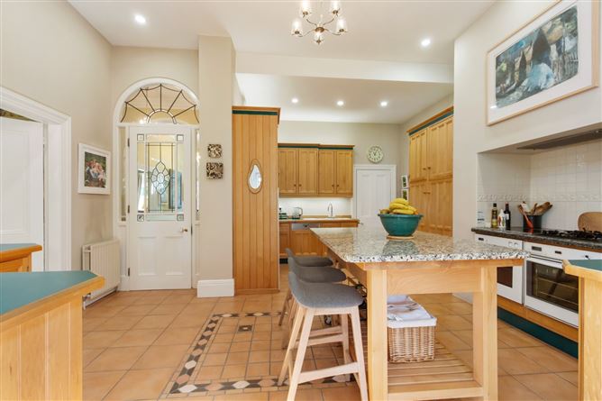 https://photos-a.propertyimages.ie/media/5/5/3/5003355/c57aaf1d-6a4f-46c7-9745-45f1d5d3160d_l.jpg