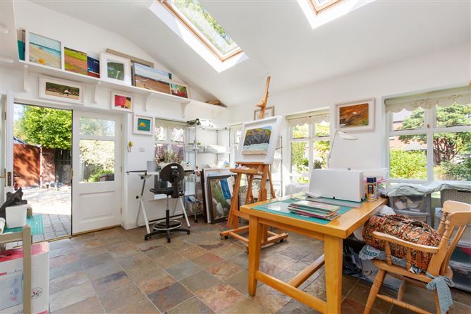 https://photos-a.propertyimages.ie/media/5/5/3/5003355/c57aaf1d-6a4f-46c7-9745-45f1d5d3160d_l.jpg