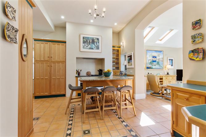 https://photos-a.propertyimages.ie/media/5/5/3/5003355/c57aaf1d-6a4f-46c7-9745-45f1d5d3160d_l.jpg