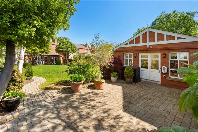 https://photos-a.propertyimages.ie/media/5/5/3/5003355/c57aaf1d-6a4f-46c7-9745-45f1d5d3160d_l.jpg