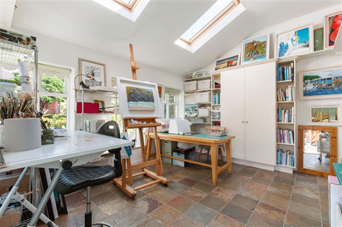 https://photos-a.propertyimages.ie/media/5/5/3/5003355/c57aaf1d-6a4f-46c7-9745-45f1d5d3160d_l.jpg