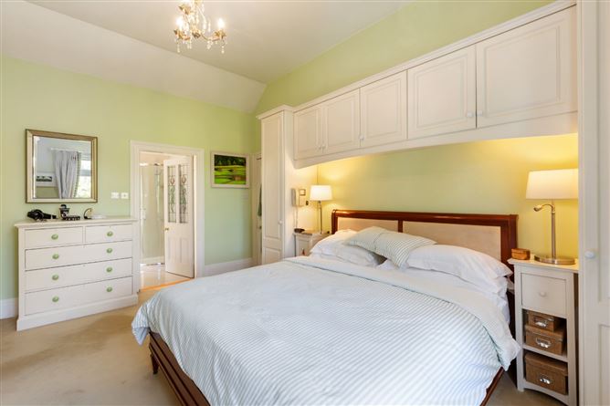https://photos-a.propertyimages.ie/media/5/5/3/5003355/c57aaf1d-6a4f-46c7-9745-45f1d5d3160d_l.jpg