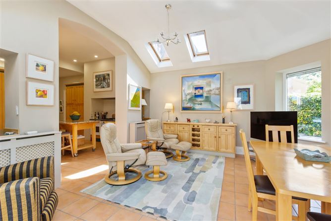 https://photos-a.propertyimages.ie/media/5/5/3/5003355/c57aaf1d-6a4f-46c7-9745-45f1d5d3160d_l.jpg