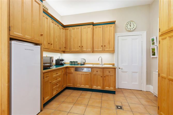 https://photos-a.propertyimages.ie/media/5/5/3/5003355/c57aaf1d-6a4f-46c7-9745-45f1d5d3160d_l.jpg