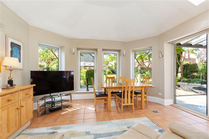https://photos-a.propertyimages.ie/media/5/5/3/5003355/c57aaf1d-6a4f-46c7-9745-45f1d5d3160d_l.jpg