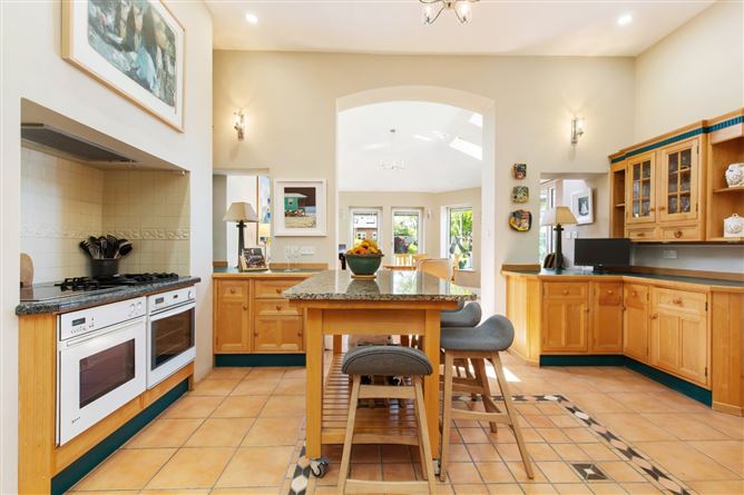 https://photos-a.propertyimages.ie/media/5/5/3/5003355/c57aaf1d-6a4f-46c7-9745-45f1d5d3160d_l.jpg