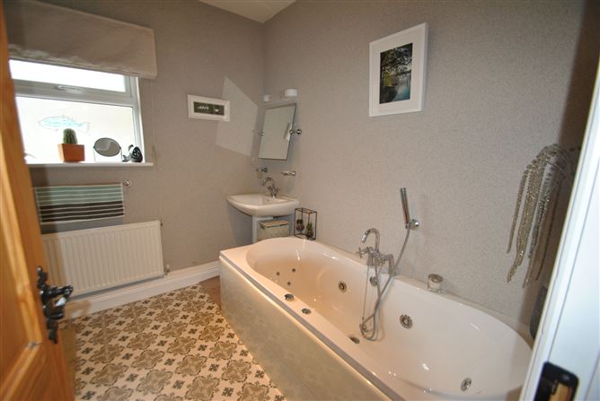 Corville Road, Tullaskeagh, Roscrea, Co. Tipperary