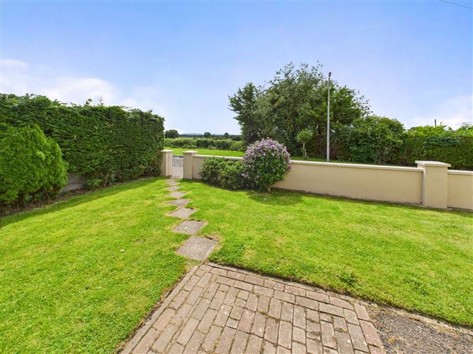 Finnoe Road, Borrisokane, Co. Tipperary