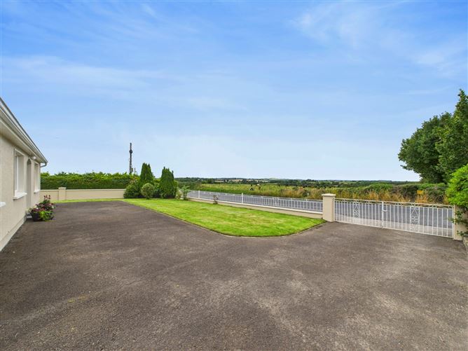 Finnoe Road, Borrisokane, Co. Tipperary