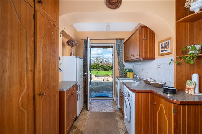 Kellysgrove, Clontuskert, Ballinasloe, Co. Galway