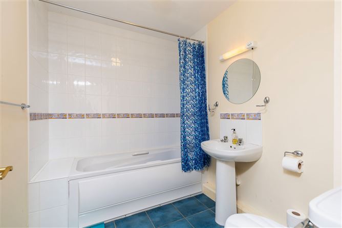 8 Castle Gardens, St Helen's, Rosslare, Co. Wexford