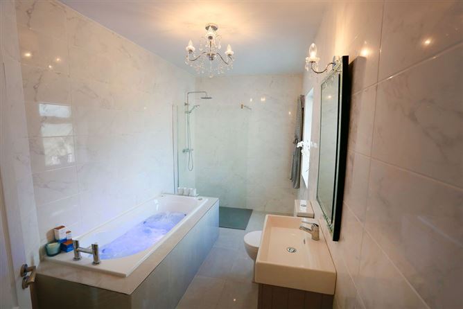 Luxury 6 bedroom Spiddal Villa,Seanaghurrain 