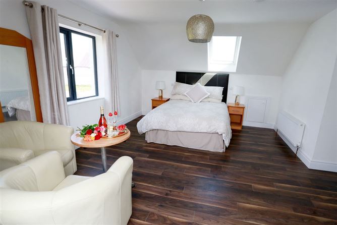 Luxury 6 bedroom Spiddal Villa,Seanaghurrain 