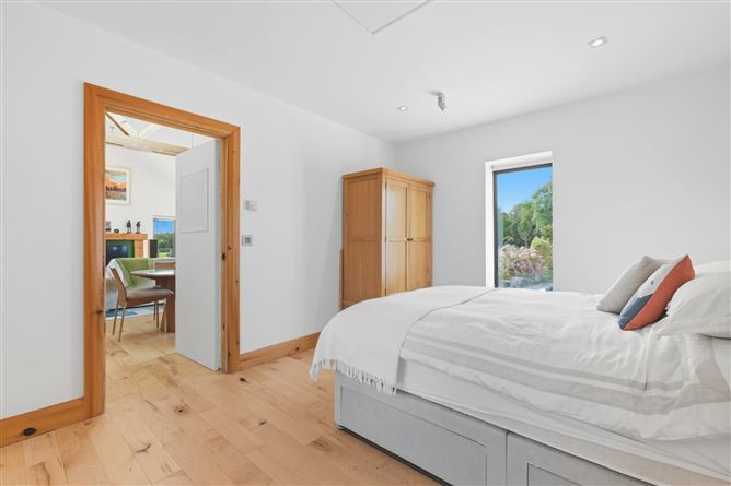 https://photos-a.propertyimages.ie/media/5/5/5/4958555/6b0bf246-51ea-4cc8-a512-34b199c22327_l.jpg