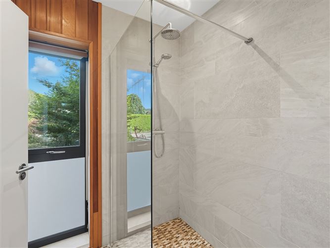 https://photos-a.propertyimages.ie/media/5/5/5/4958555/6b0bf246-51ea-4cc8-a512-34b199c22327_l.jpg