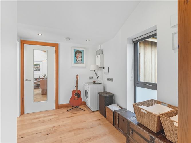 https://photos-a.propertyimages.ie/media/5/5/5/4958555/6b0bf246-51ea-4cc8-a512-34b199c22327_l.jpg