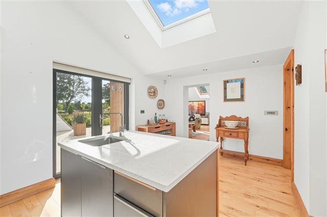 https://photos-a.propertyimages.ie/media/5/5/5/4958555/6b0bf246-51ea-4cc8-a512-34b199c22327_l.jpg