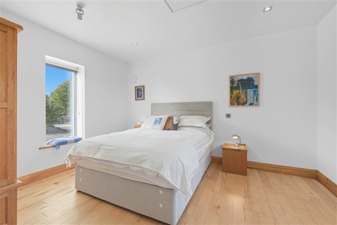 https://photos-a.propertyimages.ie/media/5/5/5/4958555/6b0bf246-51ea-4cc8-a512-34b199c22327_l.jpg