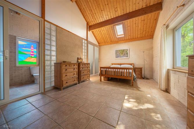 https://photos-a.propertyimages.ie/media/5/5/5/5011555/0988a986-14a5-4ee9-bdf2-9ef771dbaa08_l.jpg