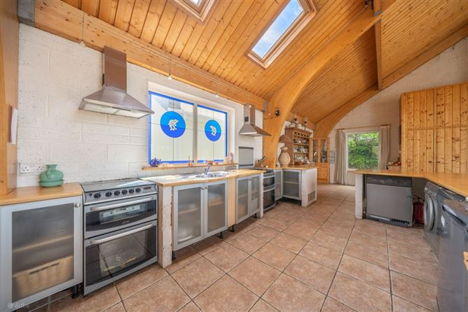 https://photos-a.propertyimages.ie/media/5/5/5/5011555/0988a986-14a5-4ee9-bdf2-9ef771dbaa08_l.jpg