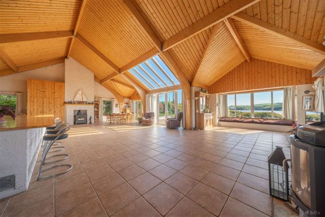 https://photos-a.propertyimages.ie/media/5/5/5/5011555/0988a986-14a5-4ee9-bdf2-9ef771dbaa08_l.jpg