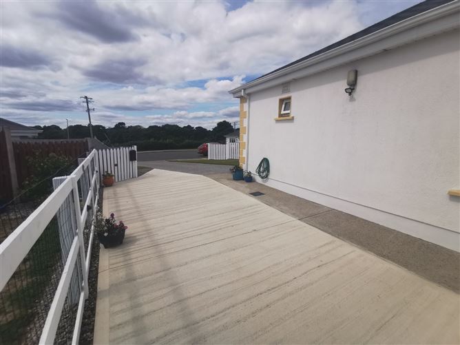 2 Hazeldene, Blackwater, Wexford.