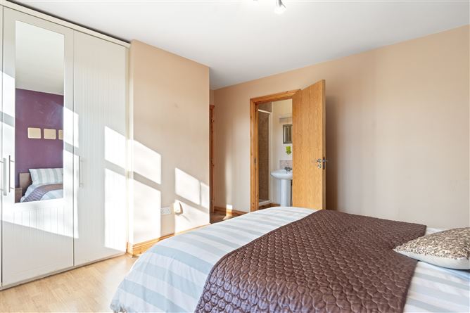 79 Woodbrook Crescent, Castleknock, Dublin 15