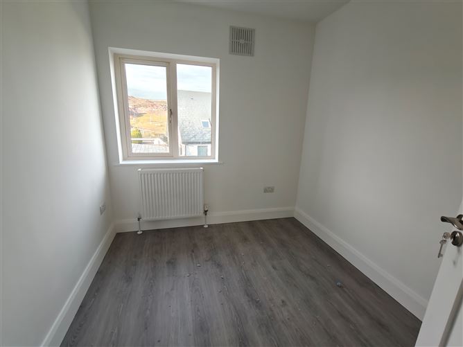 https://photos-a.propertyimages.ie/media/5/5/7/4901755/71e32e3a-dafb-41bb-a054-e896edef5bc7_l.jpg