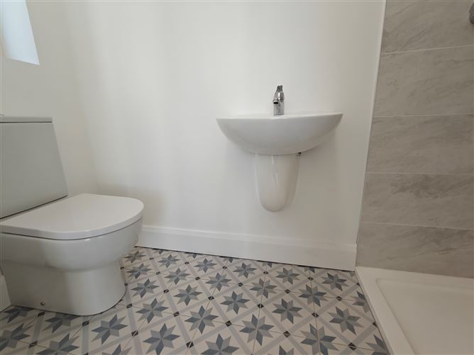 https://photos-a.propertyimages.ie/media/5/5/7/4901755/71e32e3a-dafb-41bb-a054-e896edef5bc7_l.jpg