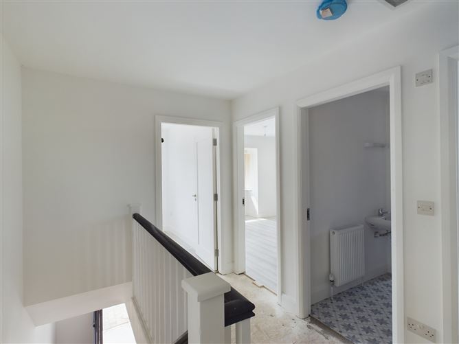 https://photos-a.propertyimages.ie/media/5/5/7/4901755/71e32e3a-dafb-41bb-a054-e896edef5bc7_l.jpg