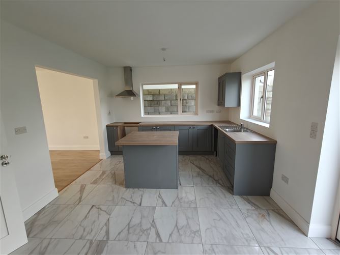 https://photos-a.propertyimages.ie/media/5/5/7/4901755/71e32e3a-dafb-41bb-a054-e896edef5bc7_l.jpg