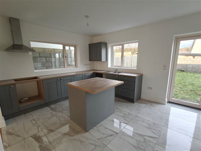 https://photos-a.propertyimages.ie/media/5/5/7/4901755/71e32e3a-dafb-41bb-a054-e896edef5bc7_l.jpg
