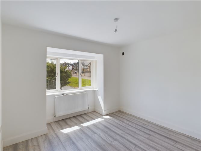 https://photos-a.propertyimages.ie/media/5/5/7/4901755/71e32e3a-dafb-41bb-a054-e896edef5bc7_l.jpg