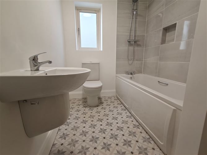 https://photos-a.propertyimages.ie/media/5/5/7/4901755/71e32e3a-dafb-41bb-a054-e896edef5bc7_l.jpg