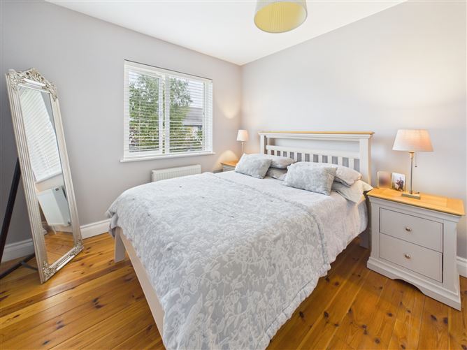 Photo 16 of 29 — 27 Farnamurray Close, Nenagh, Co. Tipperary