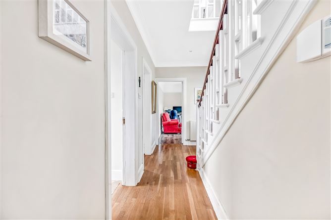 https://photos-a.propertyimages.ie/media/5/5/8/4952855/83f1813a-d0ff-45f8-b6ad-a3eba3fd95d4_l.jpg