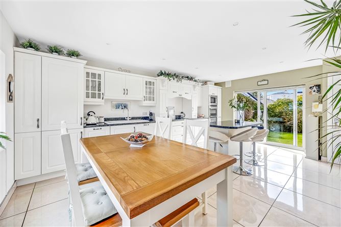 https://photos-a.propertyimages.ie/media/5/5/8/4952855/83f1813a-d0ff-45f8-b6ad-a3eba3fd95d4_l.jpg