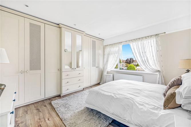 https://photos-a.propertyimages.ie/media/5/5/8/4952855/83f1813a-d0ff-45f8-b6ad-a3eba3fd95d4_l.jpg