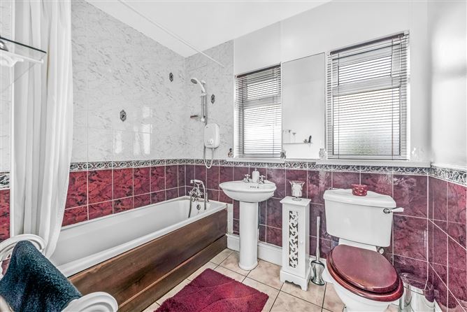 https://photos-a.propertyimages.ie/media/5/5/8/4952855/83f1813a-d0ff-45f8-b6ad-a3eba3fd95d4_l.jpg