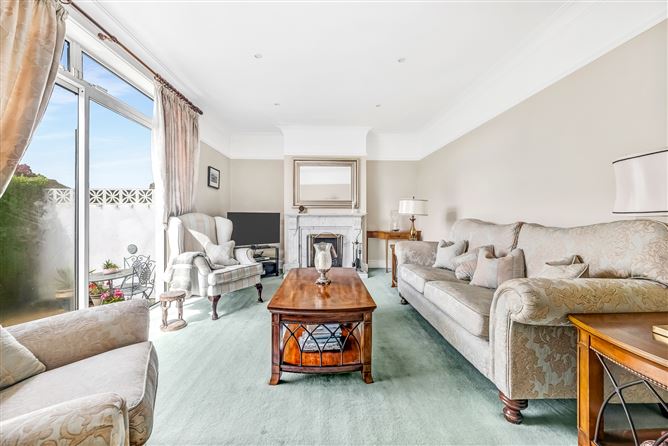 https://photos-a.propertyimages.ie/media/5/5/8/4952855/83f1813a-d0ff-45f8-b6ad-a3eba3fd95d4_l.jpg