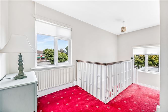 https://photos-a.propertyimages.ie/media/5/5/8/4952855/83f1813a-d0ff-45f8-b6ad-a3eba3fd95d4_l.jpg