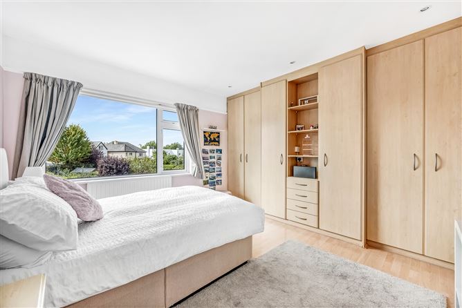 https://photos-a.propertyimages.ie/media/5/5/8/4952855/83f1813a-d0ff-45f8-b6ad-a3eba3fd95d4_l.jpg