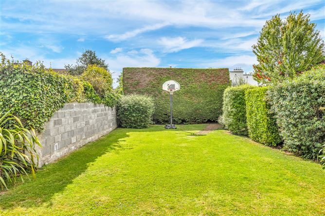 https://photos-a.propertyimages.ie/media/5/5/8/4952855/83f1813a-d0ff-45f8-b6ad-a3eba3fd95d4_l.jpg