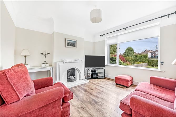https://photos-a.propertyimages.ie/media/5/5/8/4952855/83f1813a-d0ff-45f8-b6ad-a3eba3fd95d4_l.jpg