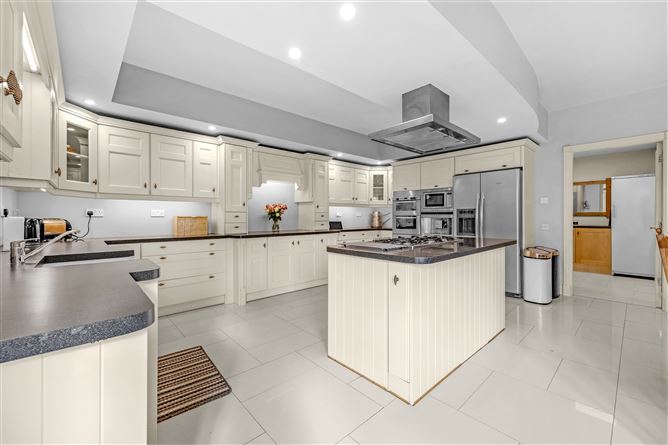 https://photos-a.propertyimages.ie/media/5/5/8/4960855/8f003563-3951-4b87-953b-89cd88620041_l.jpg