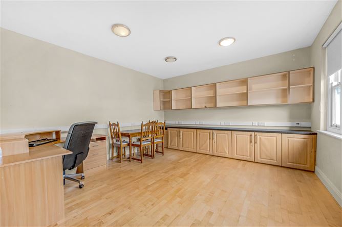 https://photos-a.propertyimages.ie/media/5/5/8/4960855/8f003563-3951-4b87-953b-89cd88620041_l.jpg