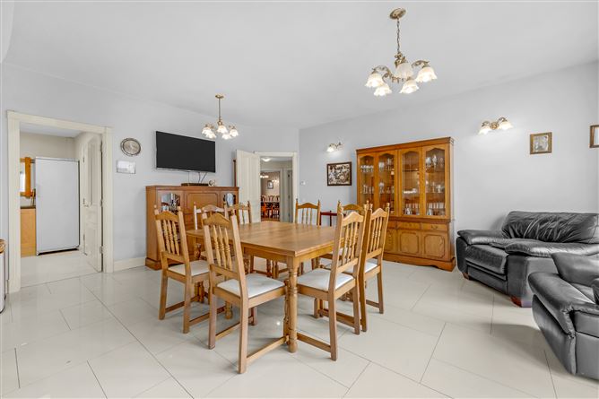 https://photos-a.propertyimages.ie/media/5/5/8/4960855/8f003563-3951-4b87-953b-89cd88620041_l.jpg