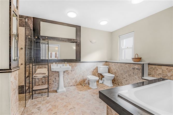 https://photos-a.propertyimages.ie/media/5/5/8/4960855/8f003563-3951-4b87-953b-89cd88620041_l.jpg